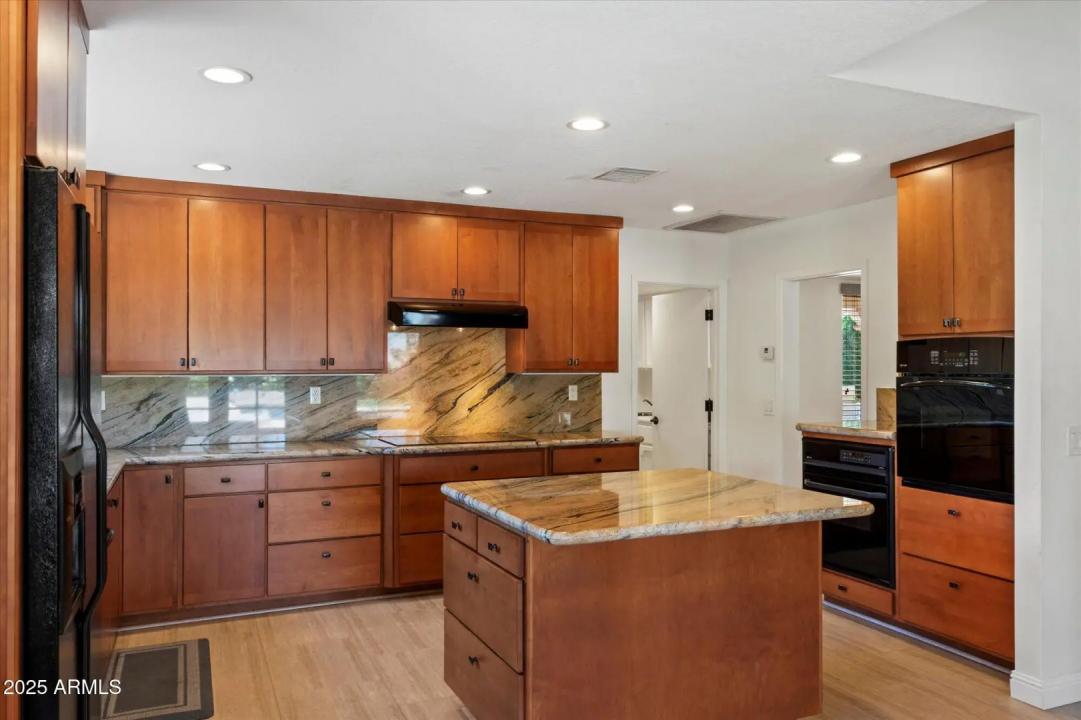 Real Estate Picture 11