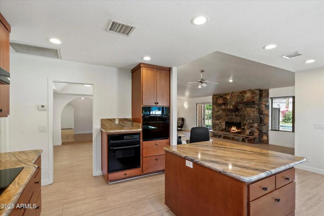 Real Estate Picture 12