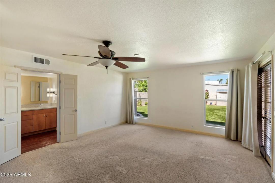 Real Estate Picture 14