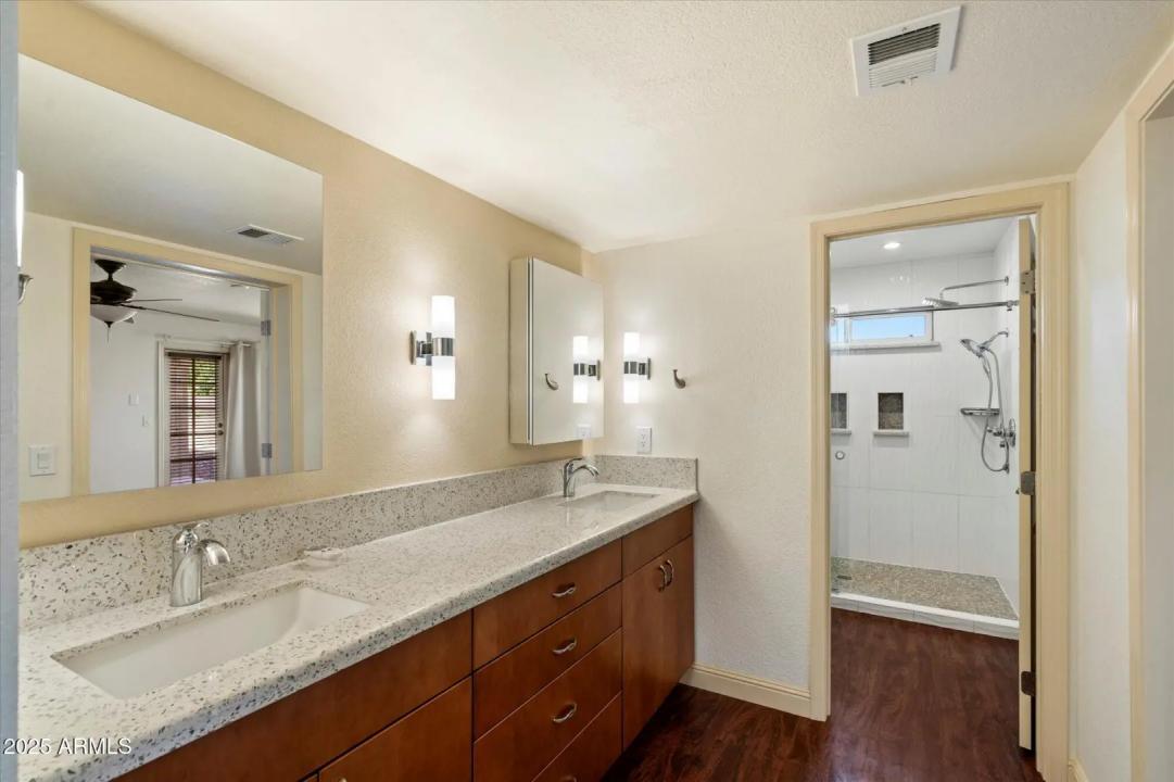 Real Estate Picture 17