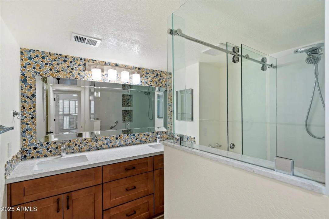 Real Estate Picture 21