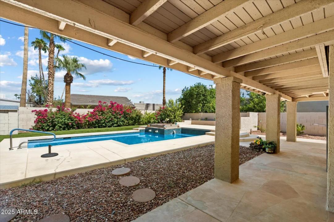 Real Estate Picture 23