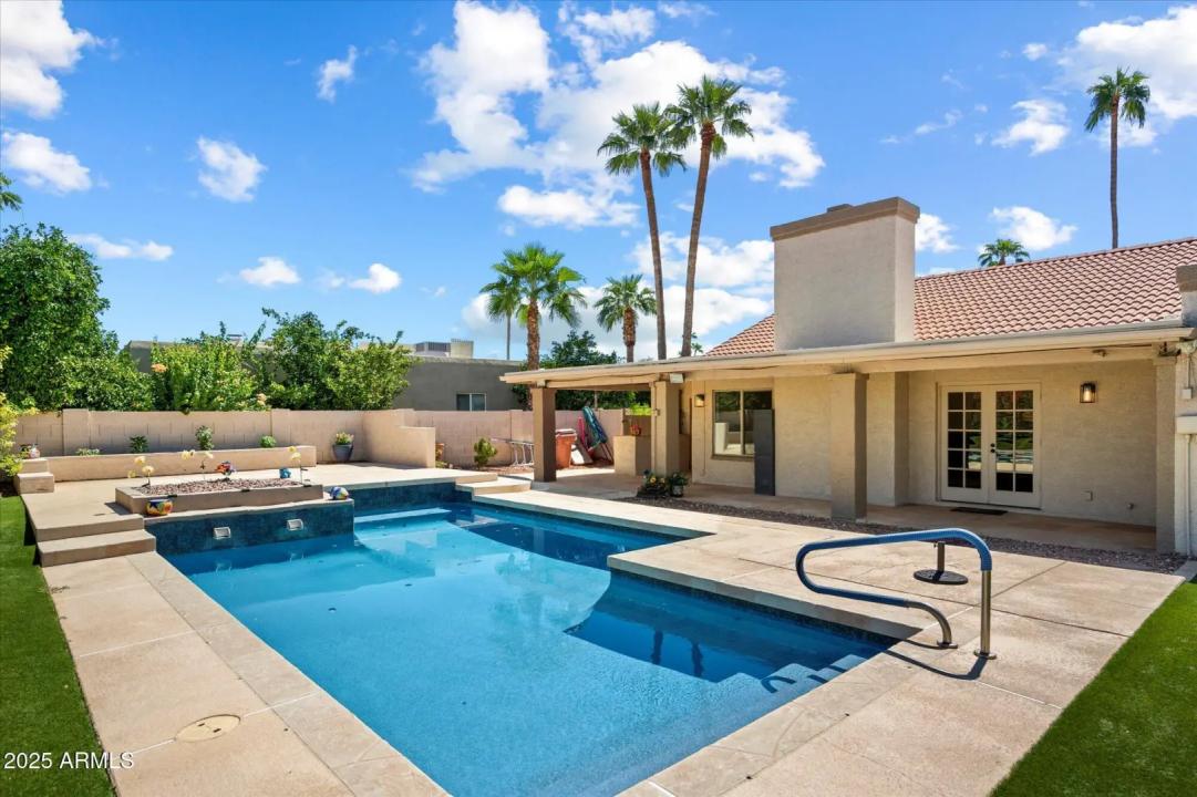 Real Estate Picture 4