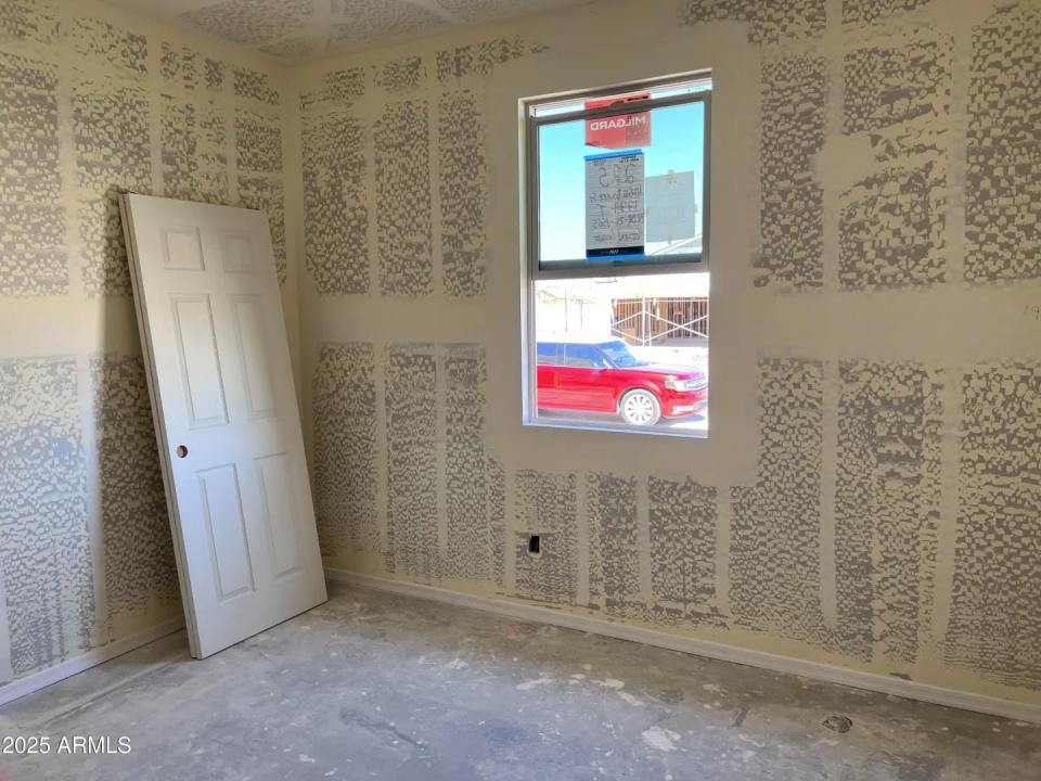Real Estate Picture 4