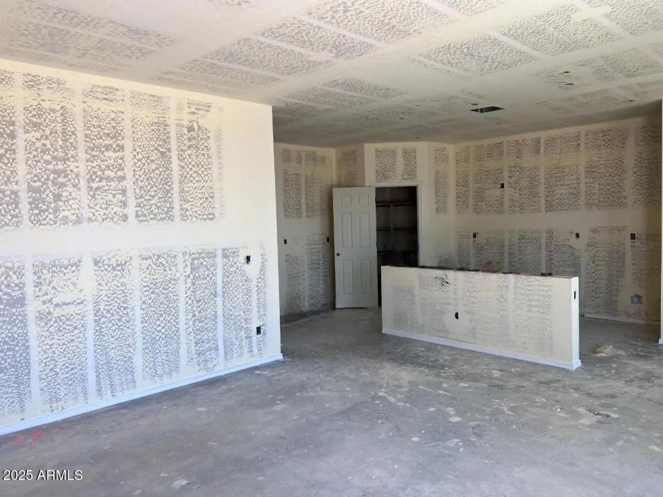 Real Estate Picture 12