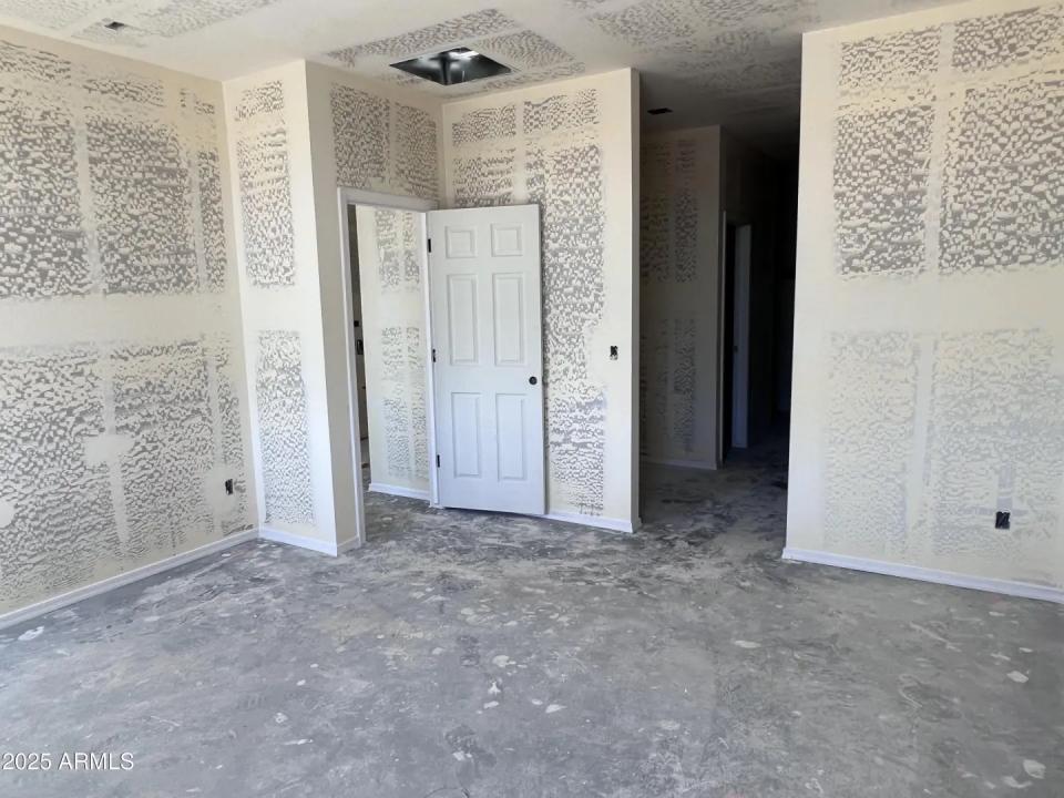 Real Estate Picture 16