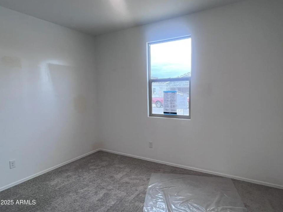 Real Estate Picture 4
