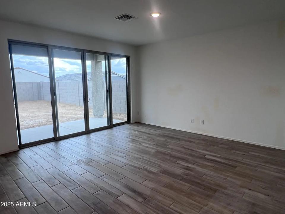 Real Estate Picture 12