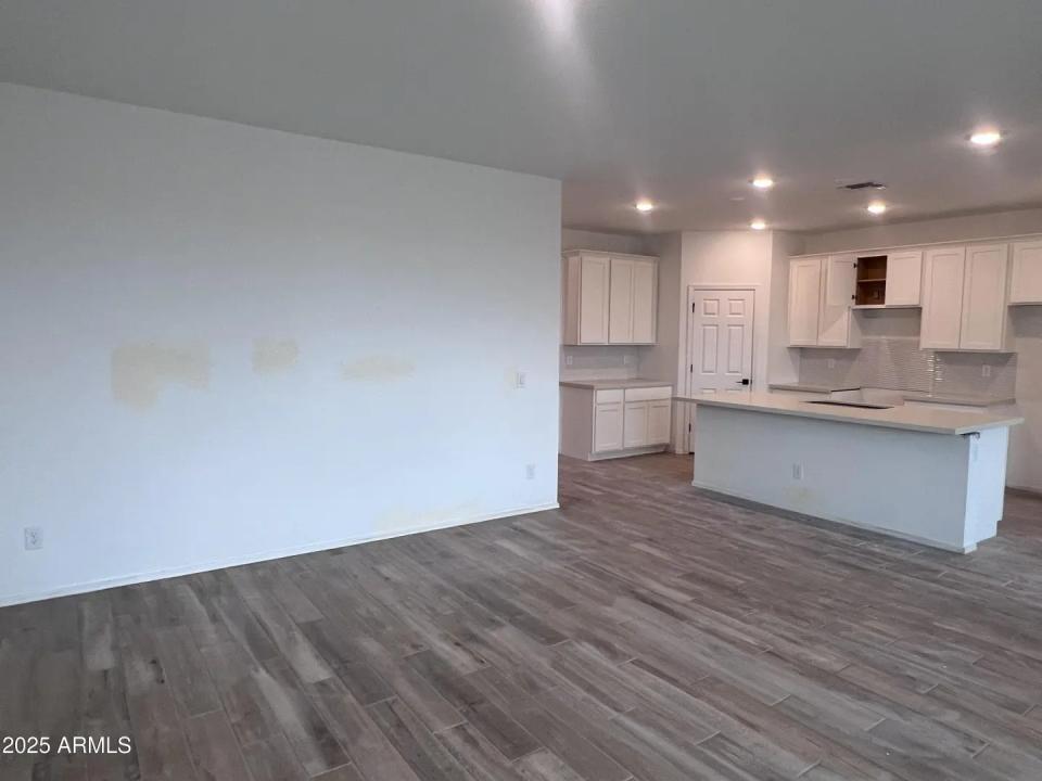 Real Estate Picture 13