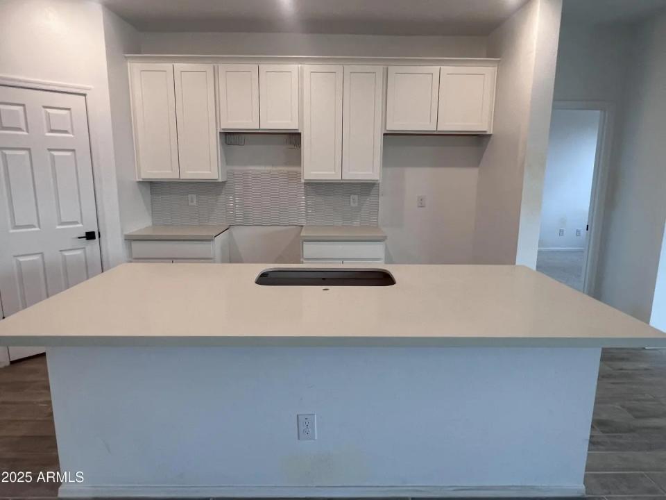 Real Estate Picture 14