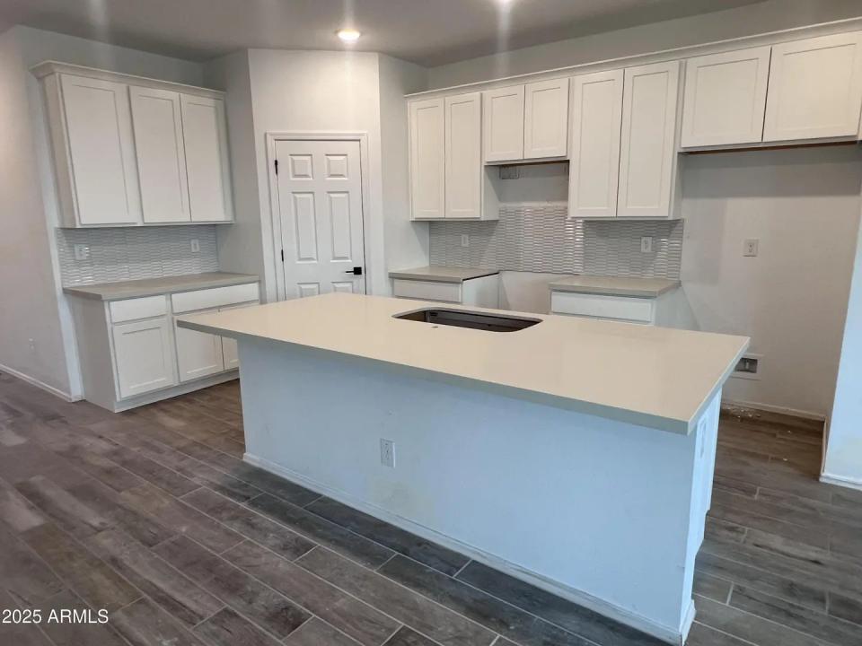 Real Estate Picture 15