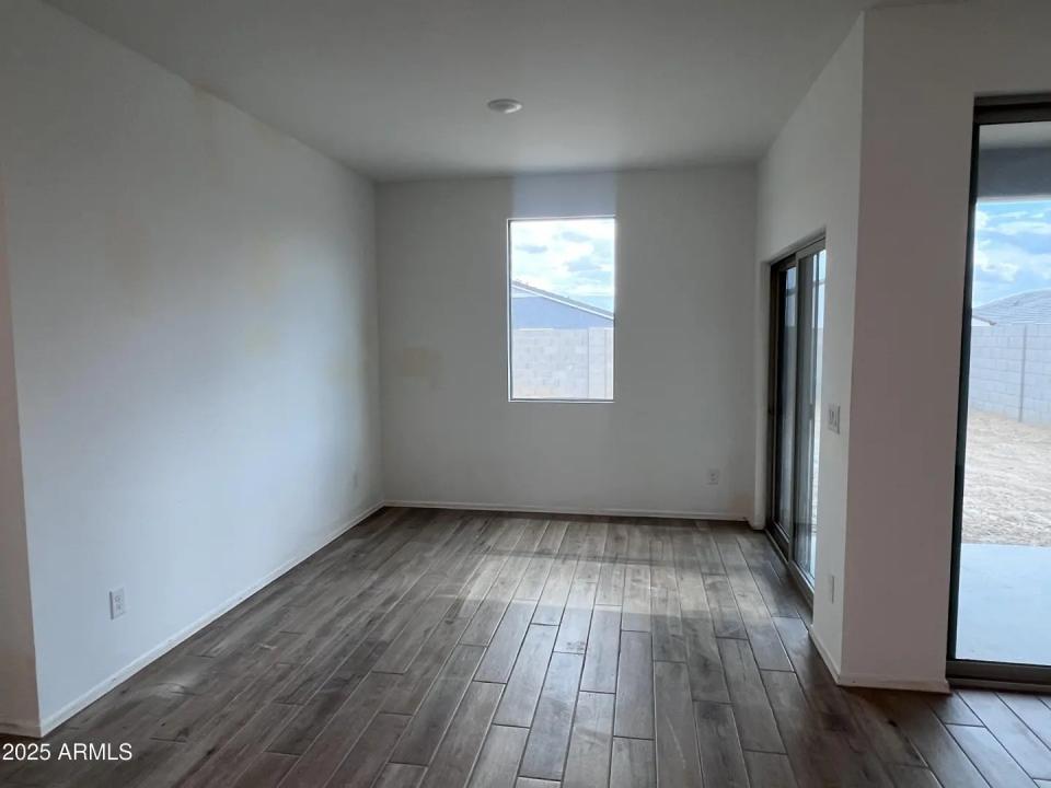 Real Estate Picture 16