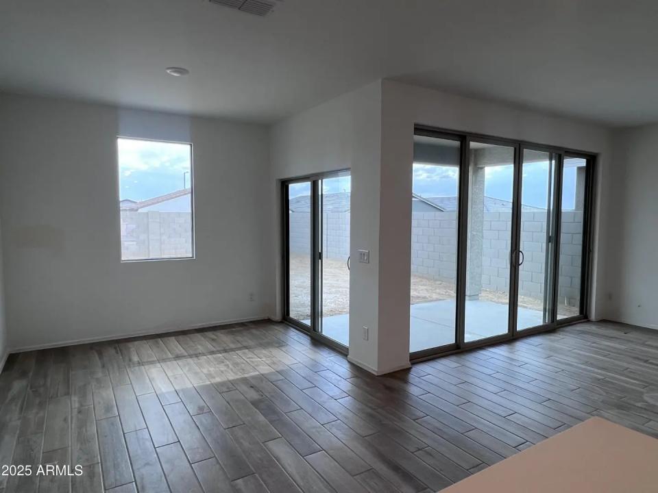 Real Estate Picture 17