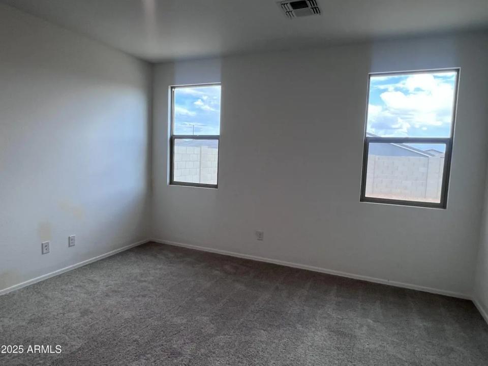 Real Estate Picture 18