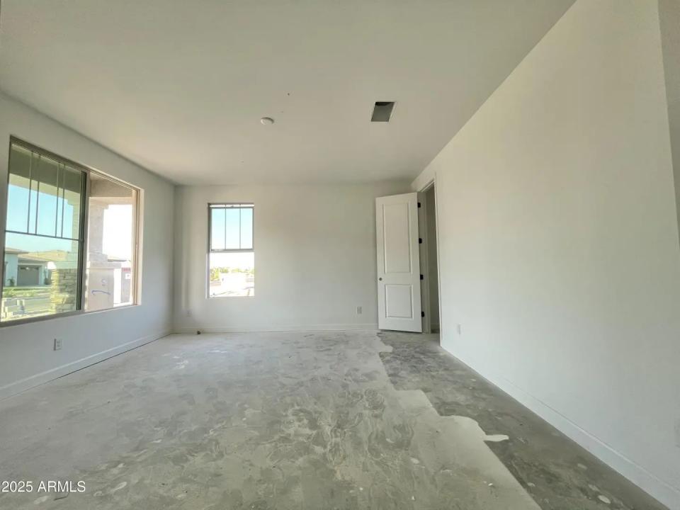 Real Estate Picture 3