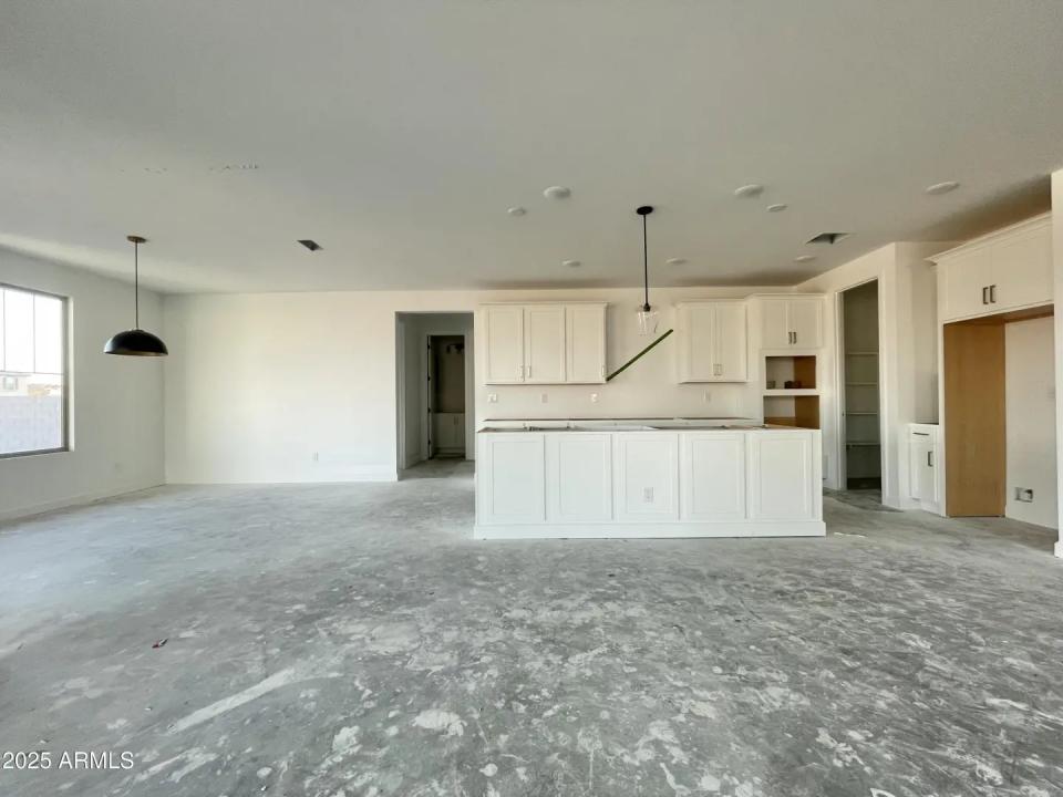 Real Estate Picture 5