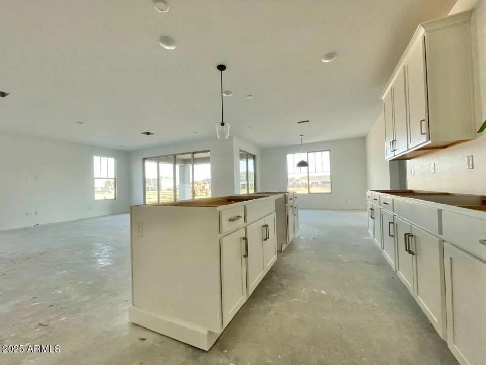 Real Estate Picture 7