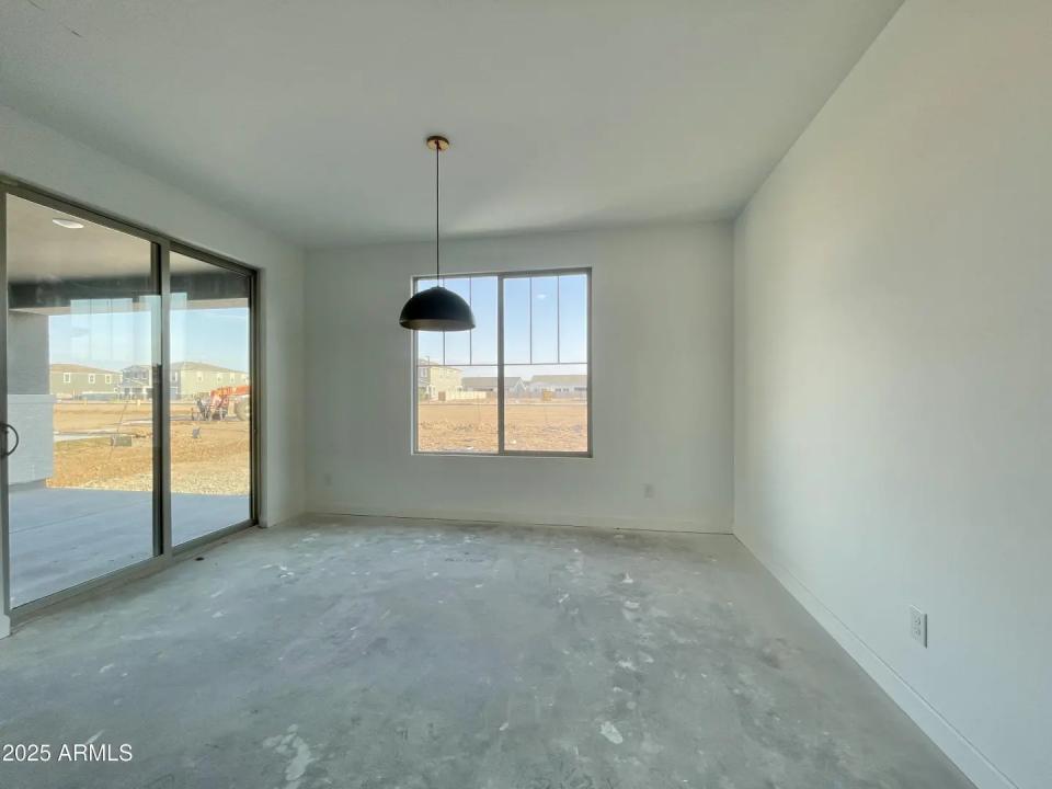 Real Estate Picture 8