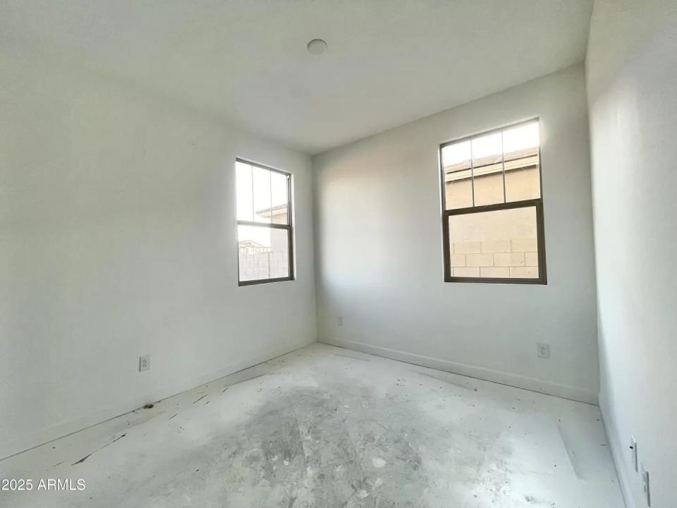 Real Estate Picture 11