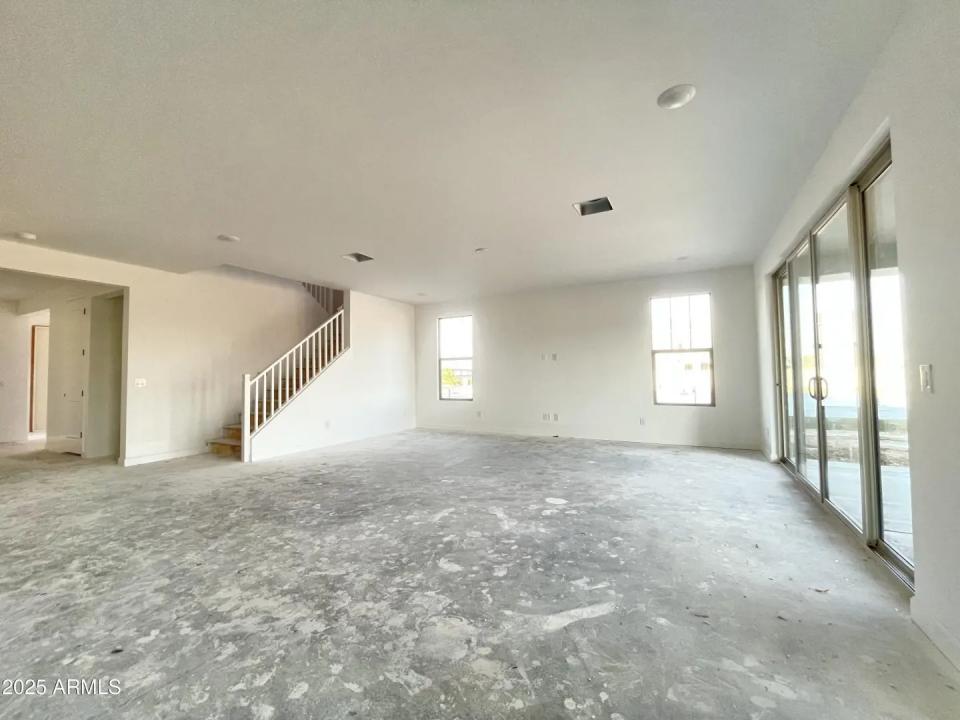 Real Estate Picture 12