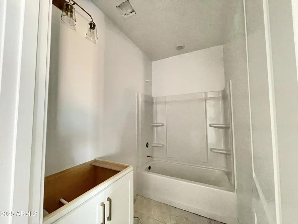 Real Estate Picture 15