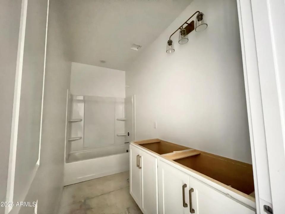 Real Estate Picture 16
