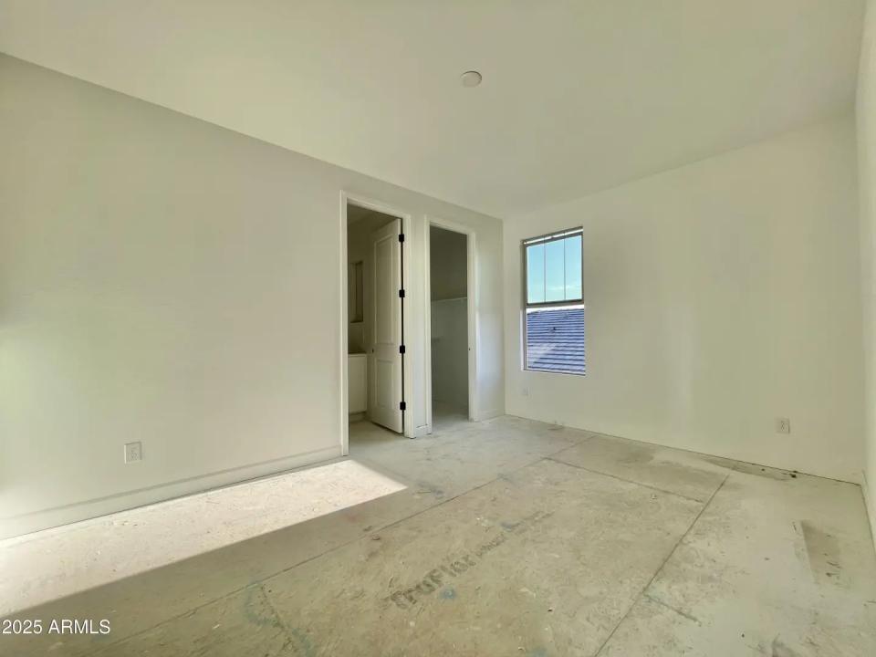 Real Estate Picture 18