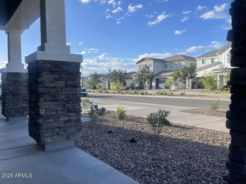 Real Estate Picture 3