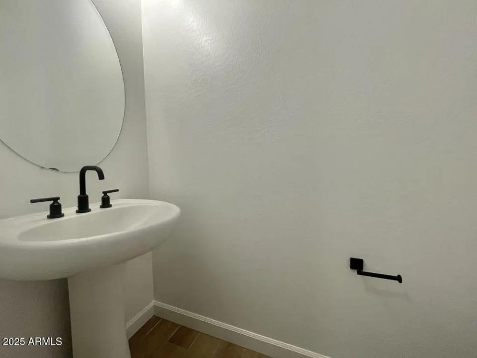 Real Estate Picture 5