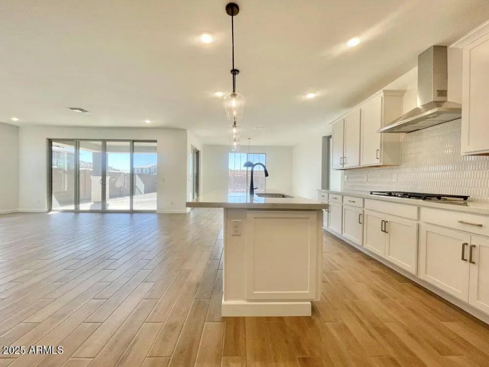 Real Estate Picture 6