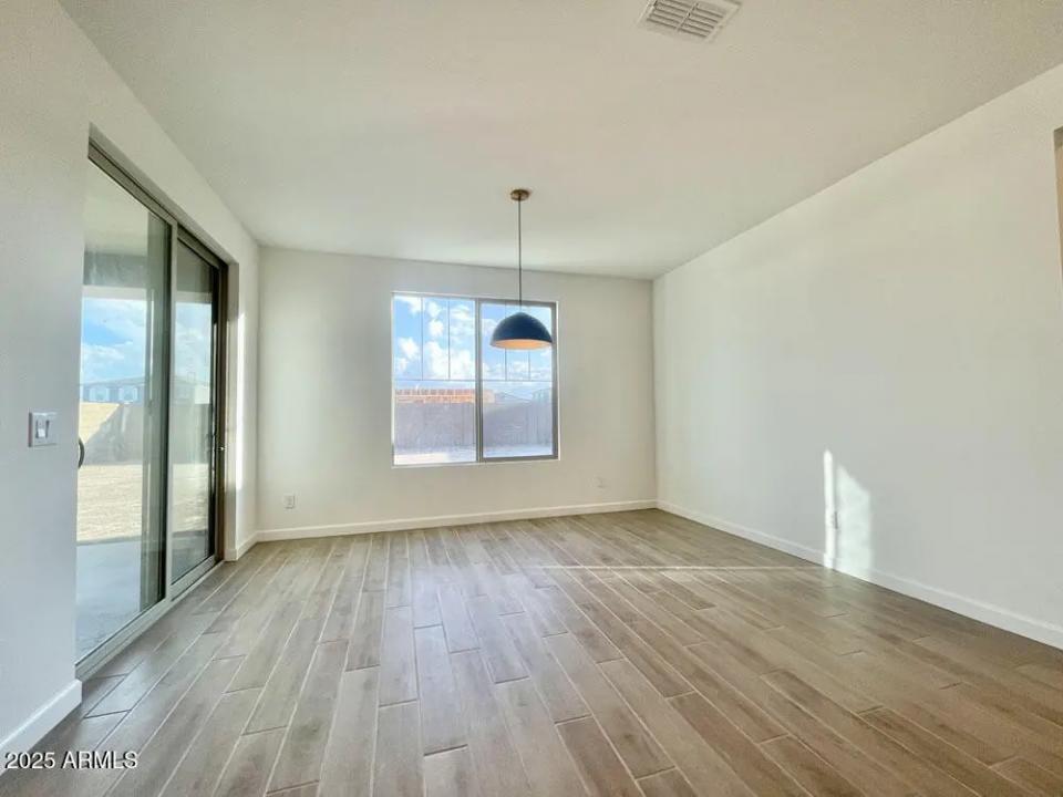 Real Estate Picture 8