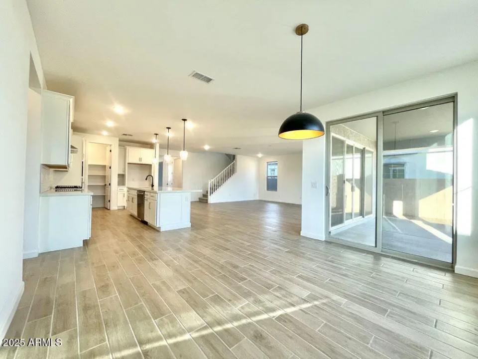 Real Estate Picture 9