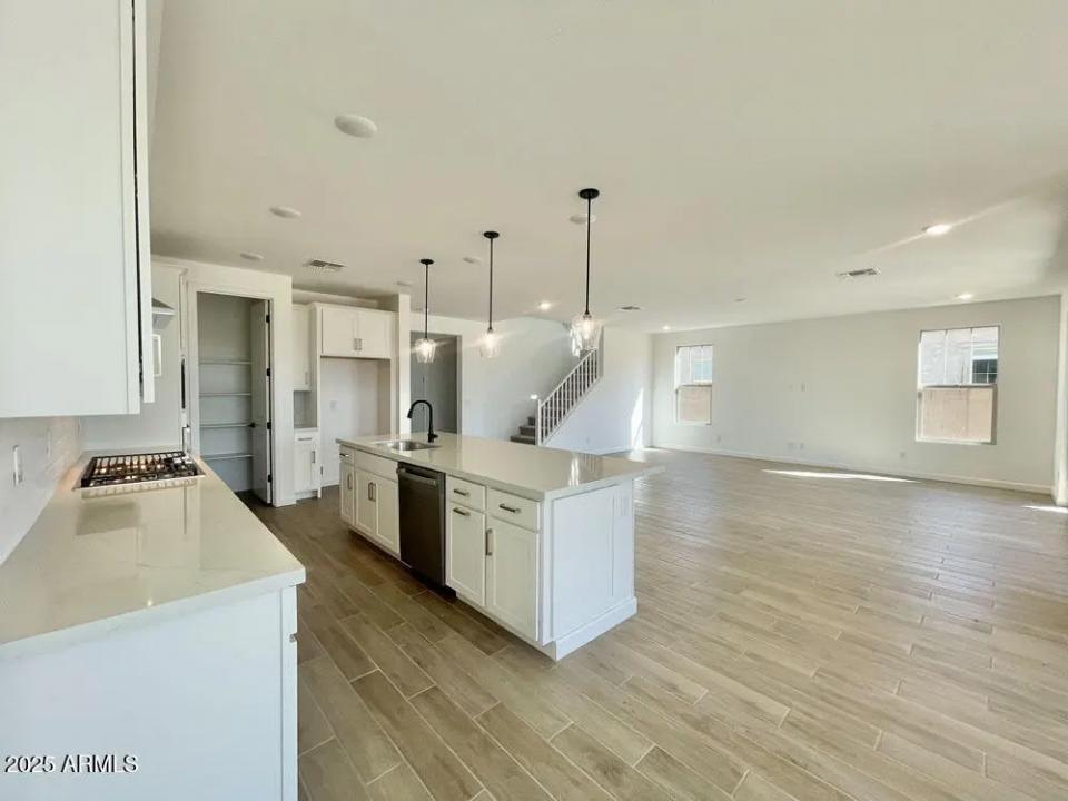 Real Estate Picture 10