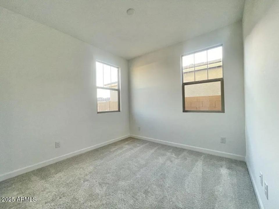 Real Estate Picture 12