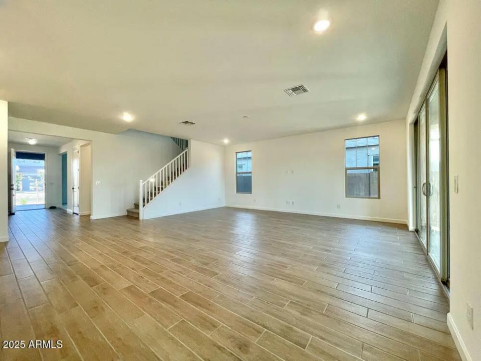 Real Estate Picture 13