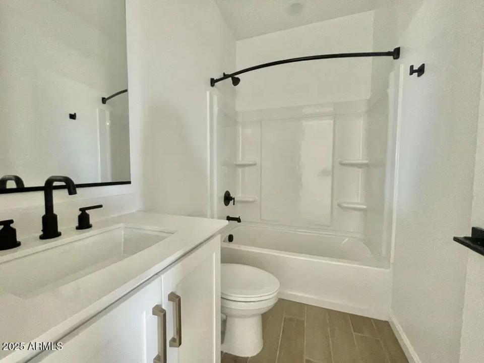 Real Estate Picture 17