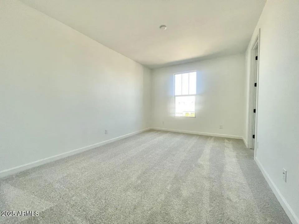 Real Estate Picture 18