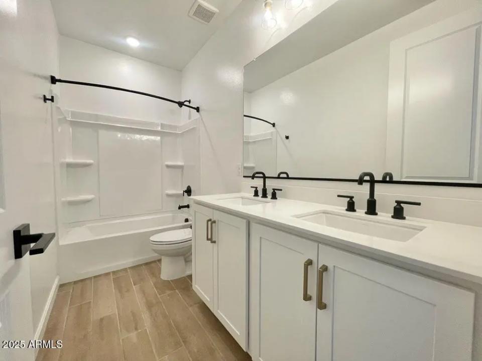 Real Estate Picture 22