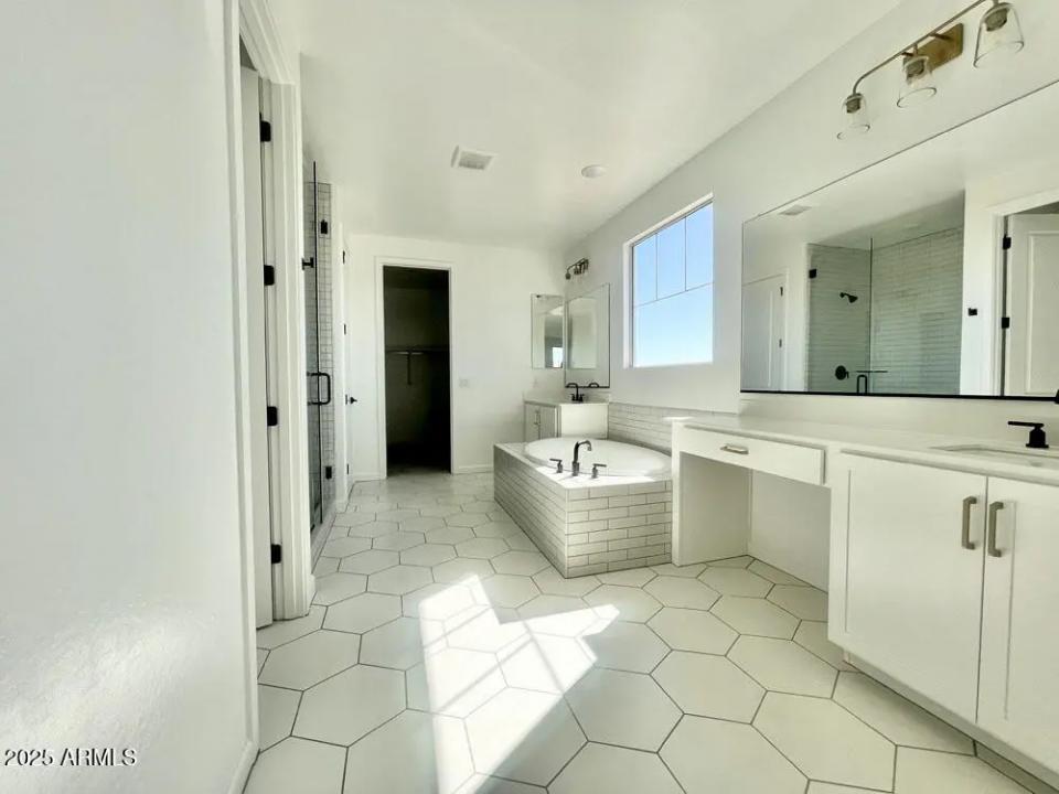 Real Estate Picture 25