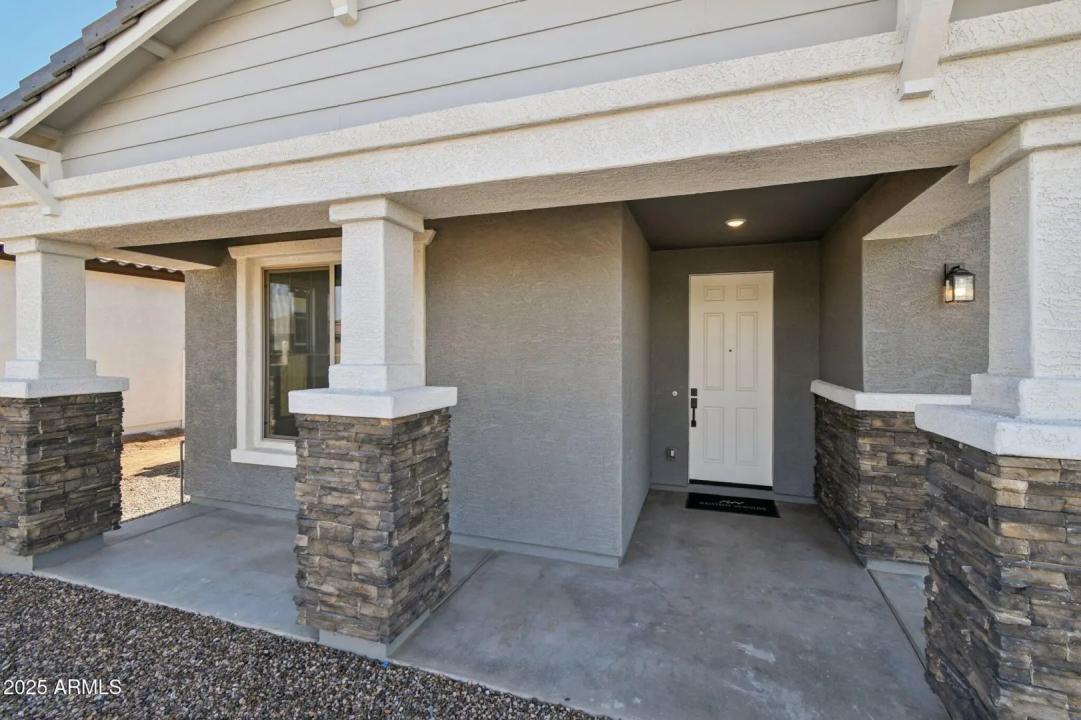 Real Estate Picture 4