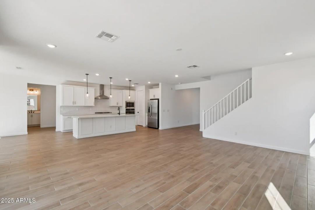 Real Estate Picture 6