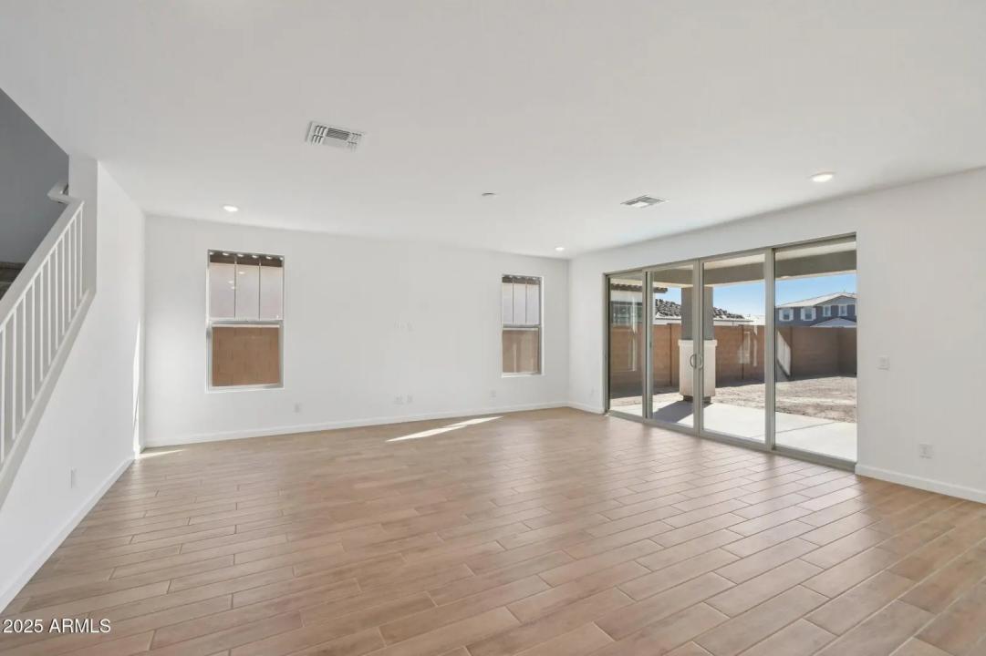 Real Estate Picture 7