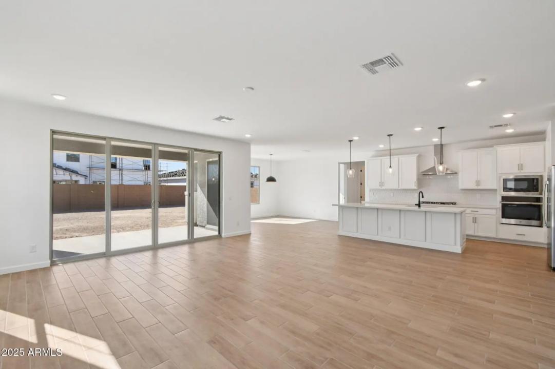 Real Estate Picture 8