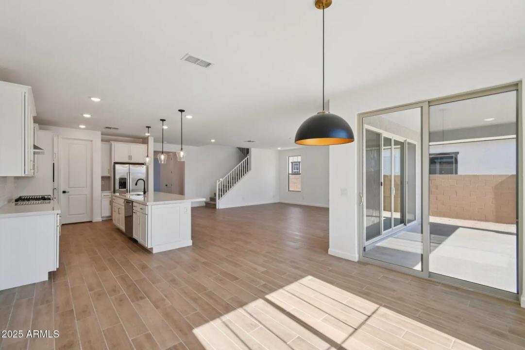 Real Estate Picture 10