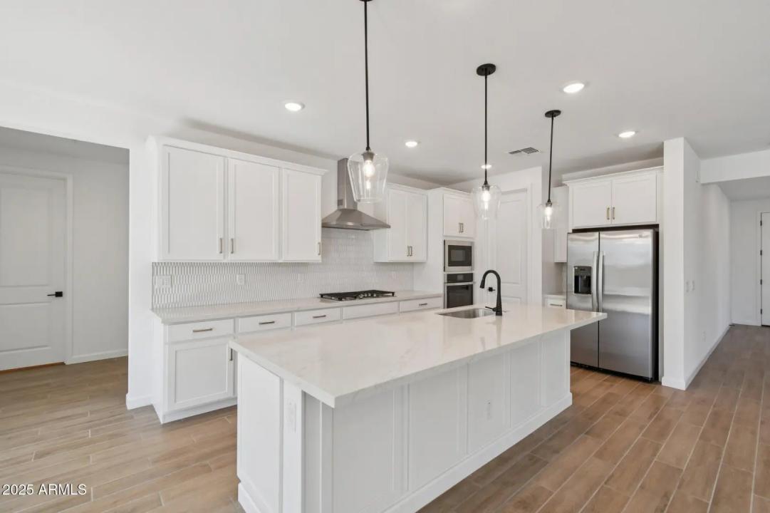 Real Estate Picture 12