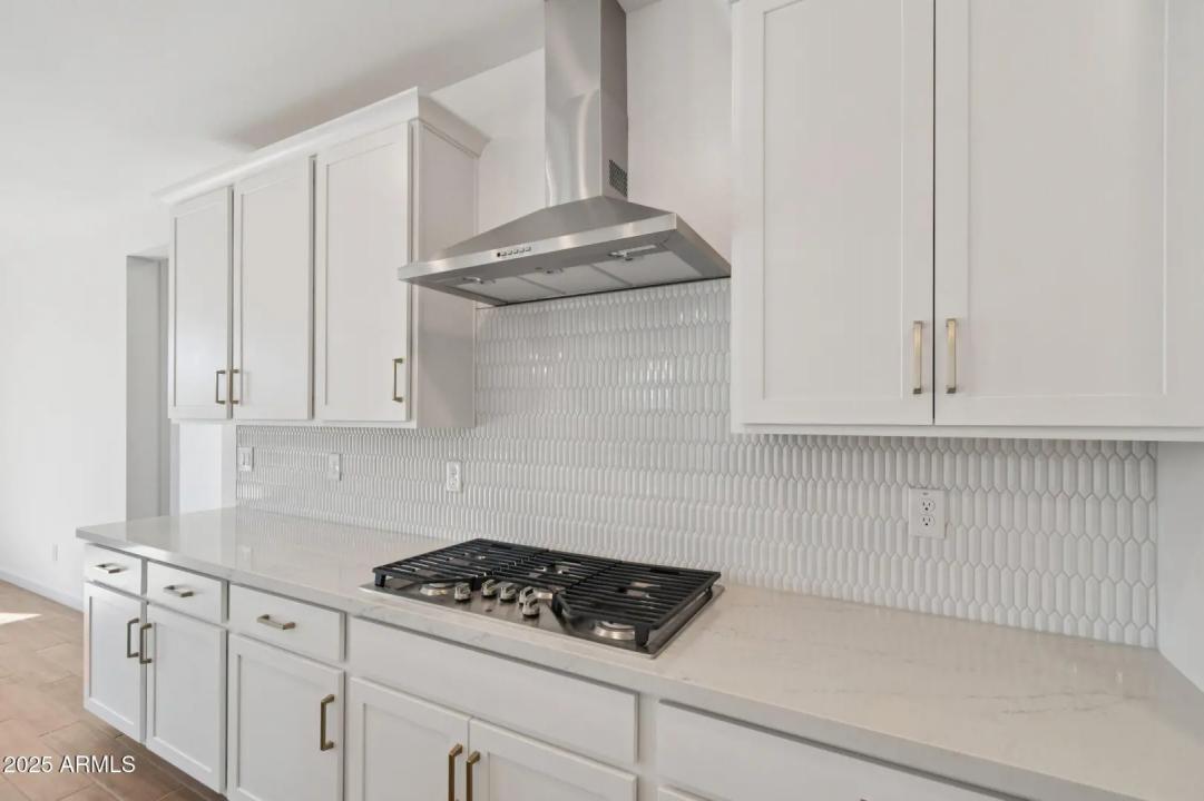 Real Estate Picture 14