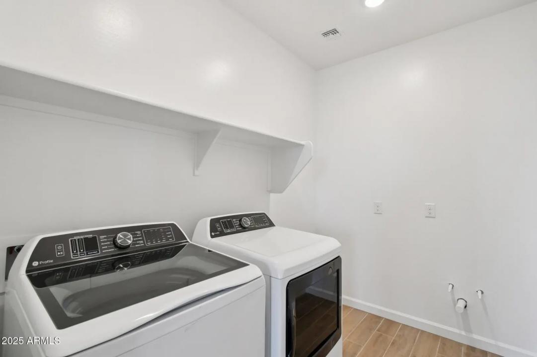 Real Estate Picture 16