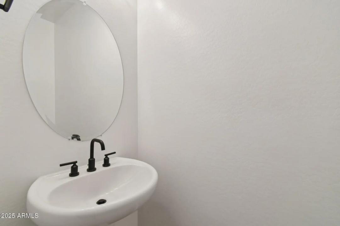 Real Estate Picture 18