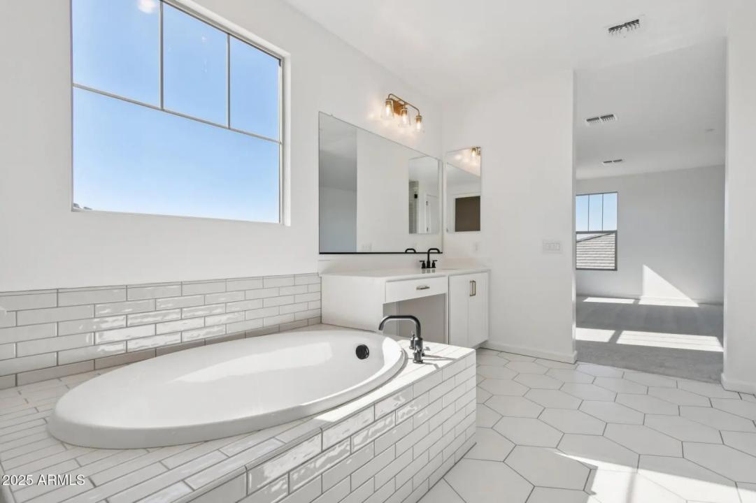 Real Estate Picture 43