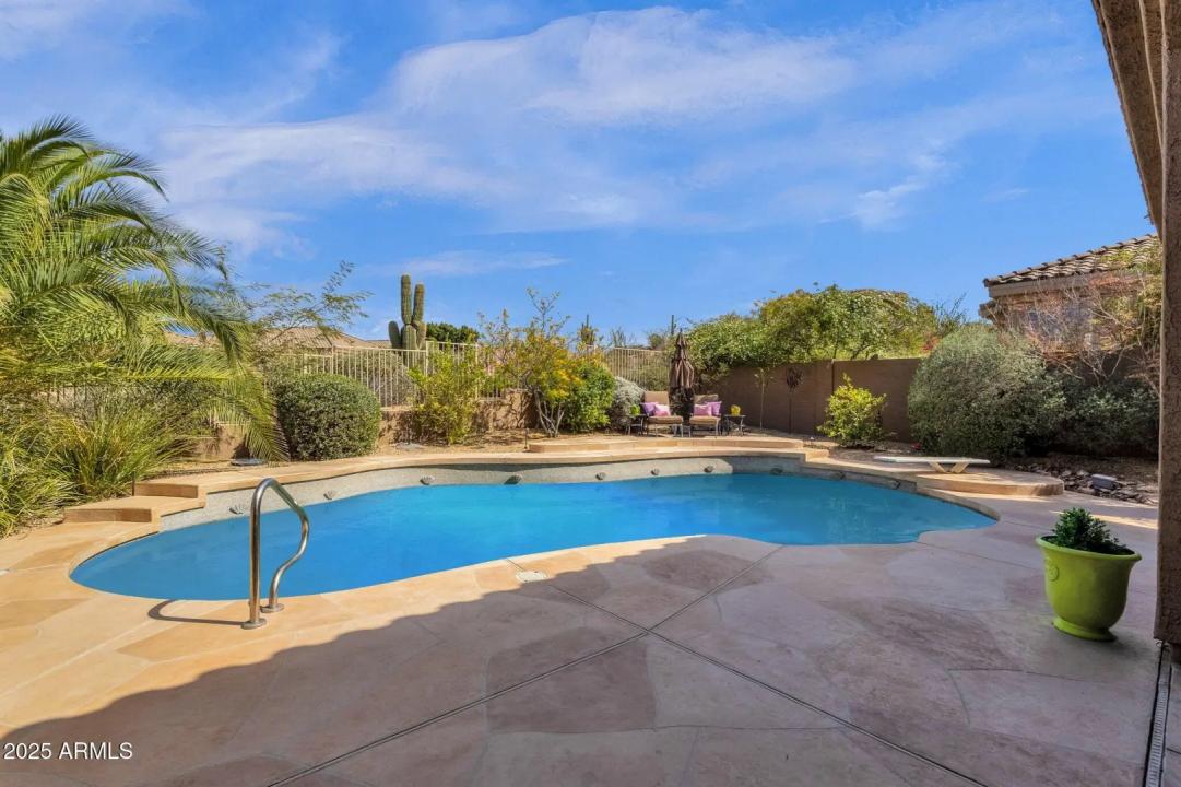 Real Estate Picture 5